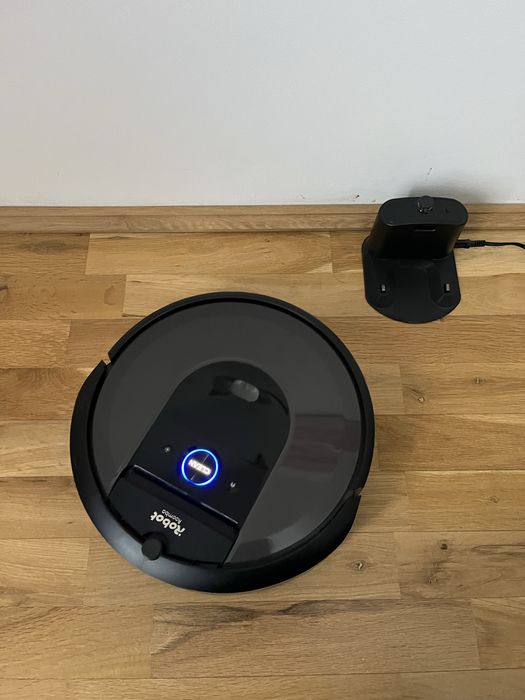 Aspirator IRobot Roomba i7, aproape nou