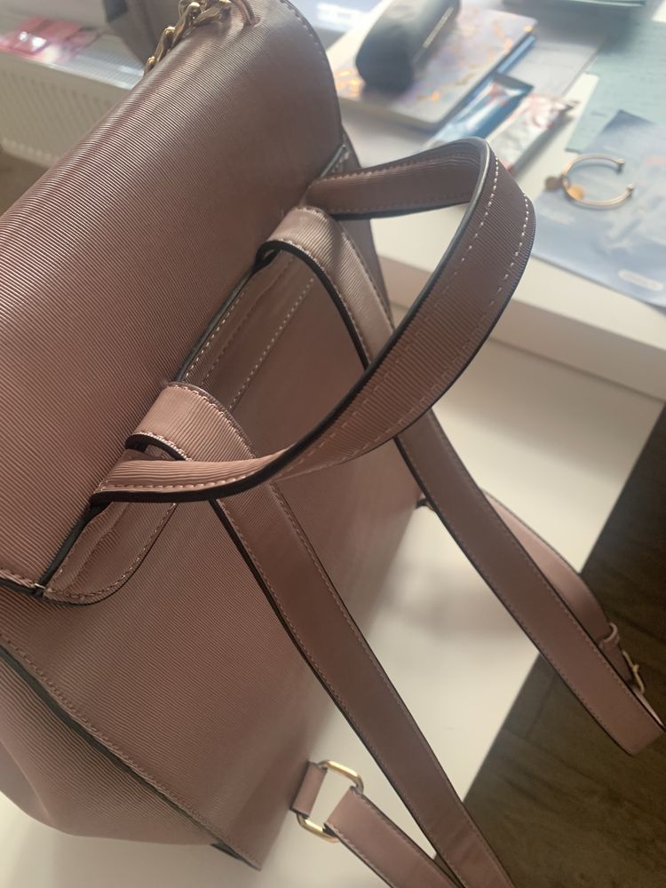 Geanta eleganta tip rucsac, noua