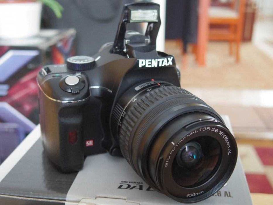 Aparat foto DSLR Pentax K-x Negru, + 18-55 + 50-200 si tot ce se vede
