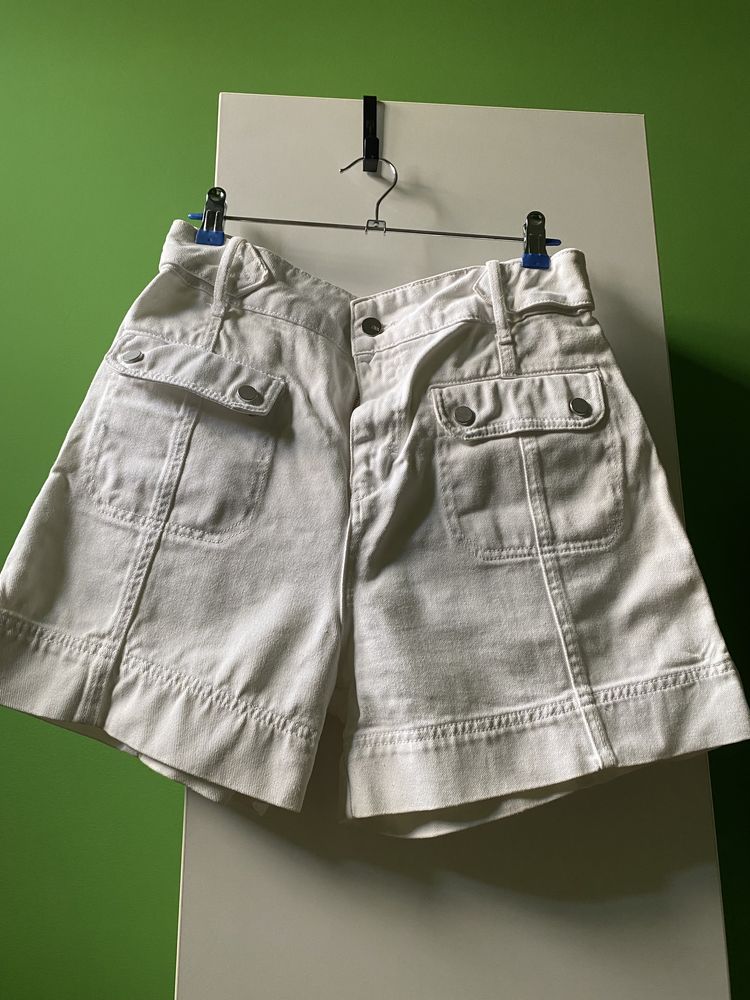 Vand pantaloni scurti