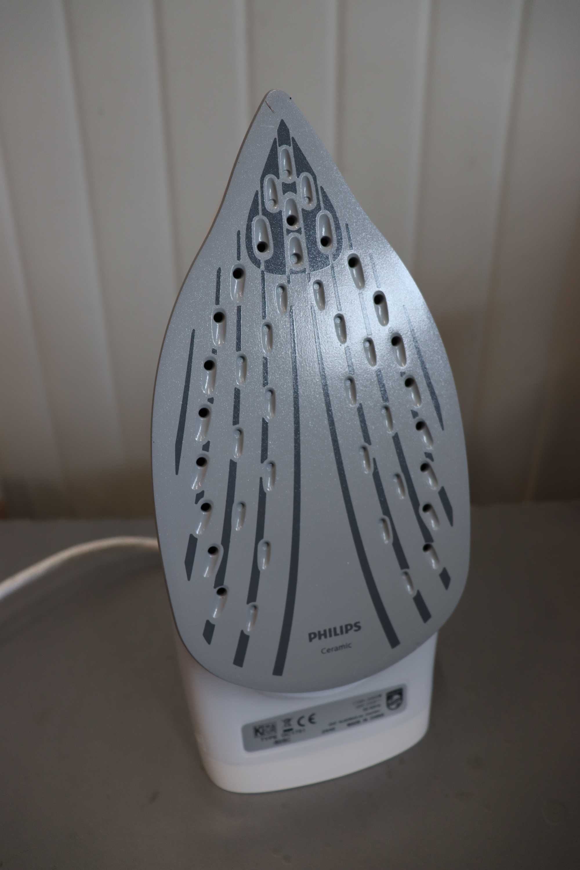 Ютия Philips Easyspeed, Керамична гладеща повърхност,2000W, вода 220мл