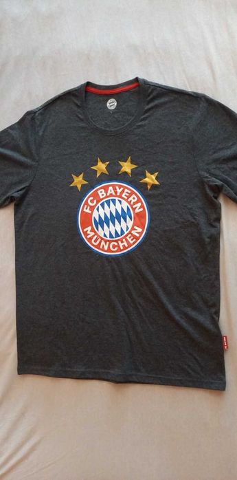 Продавам тениска на Байерн Мюнхен.