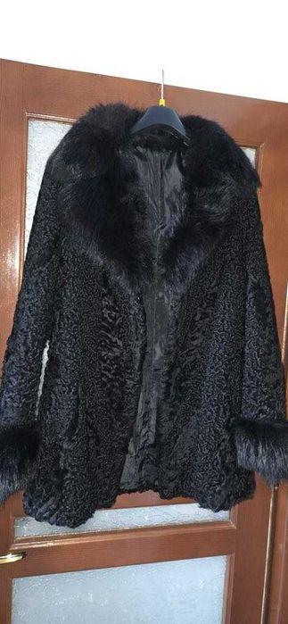 Haina din blana naturala, miel si vulpe polara