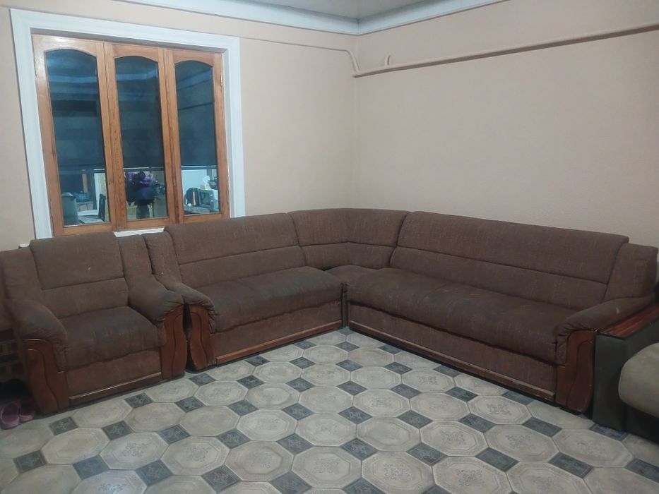 Продаётся уголок срочно