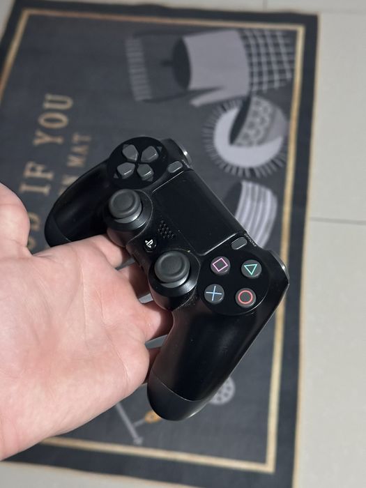 Продавам pleystation 4 slim