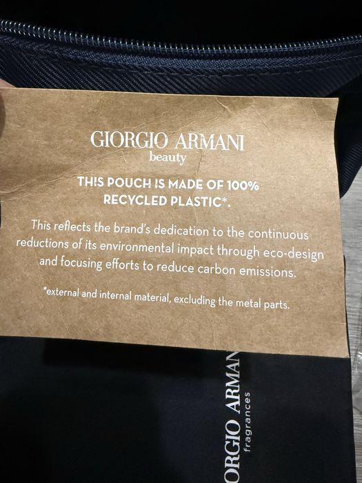 Giorgio Armani Beauty Clutch – чисто нов, с калъф и плик