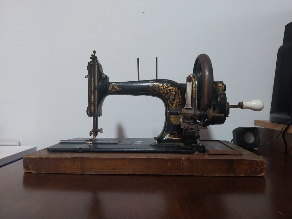Aștept oferte Mașina de cusut Singer