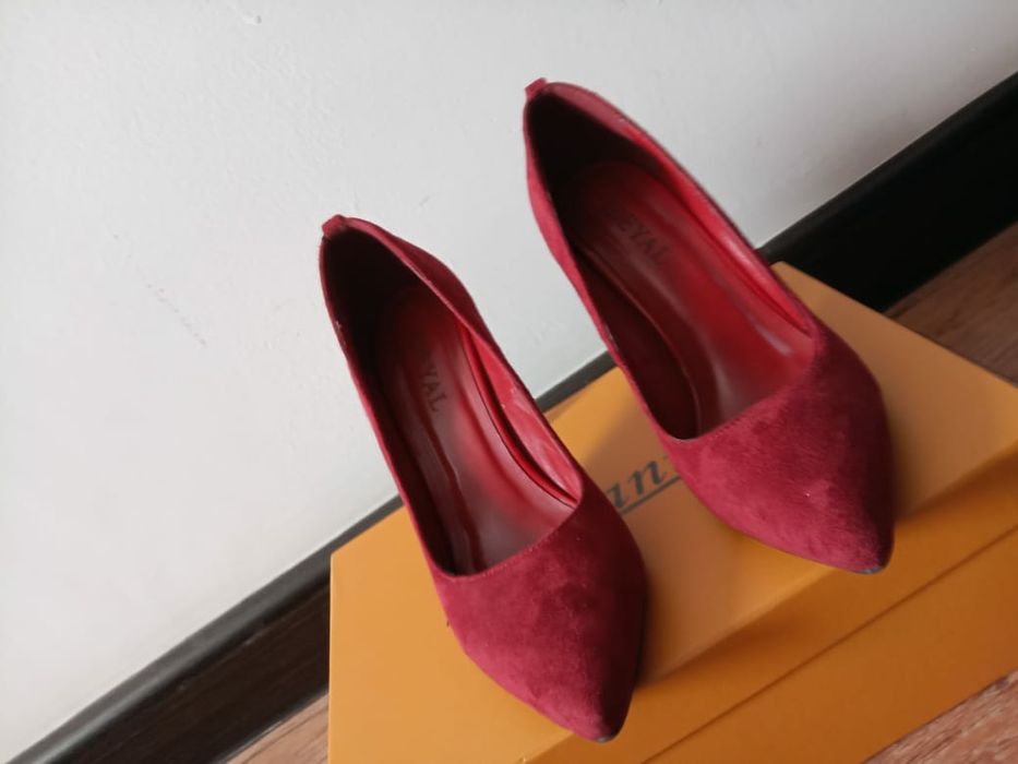 Продам замшевые туфли