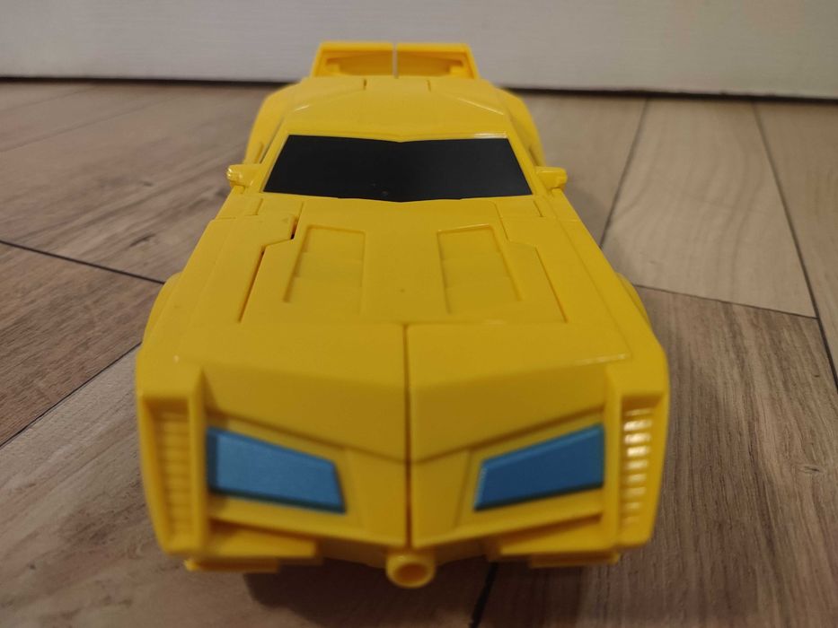 Голям робот Трансформърс Бъмбълби – издава звуци!