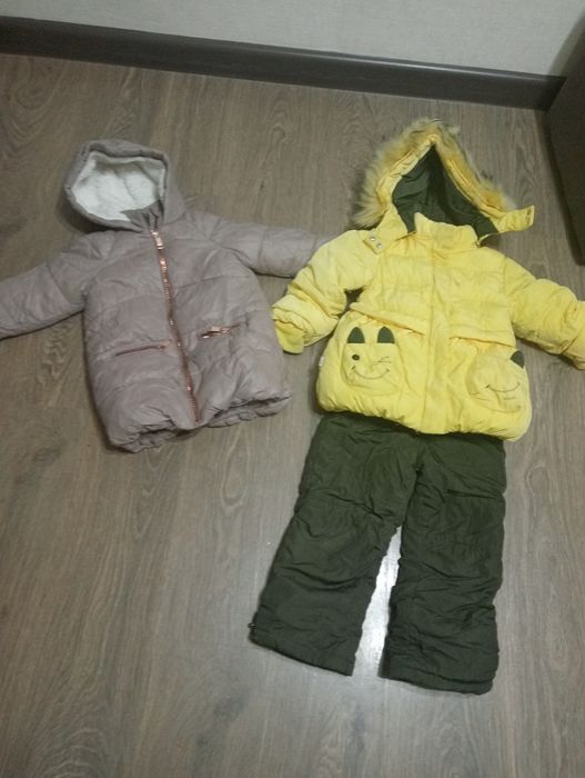 Продам куртки на девочку