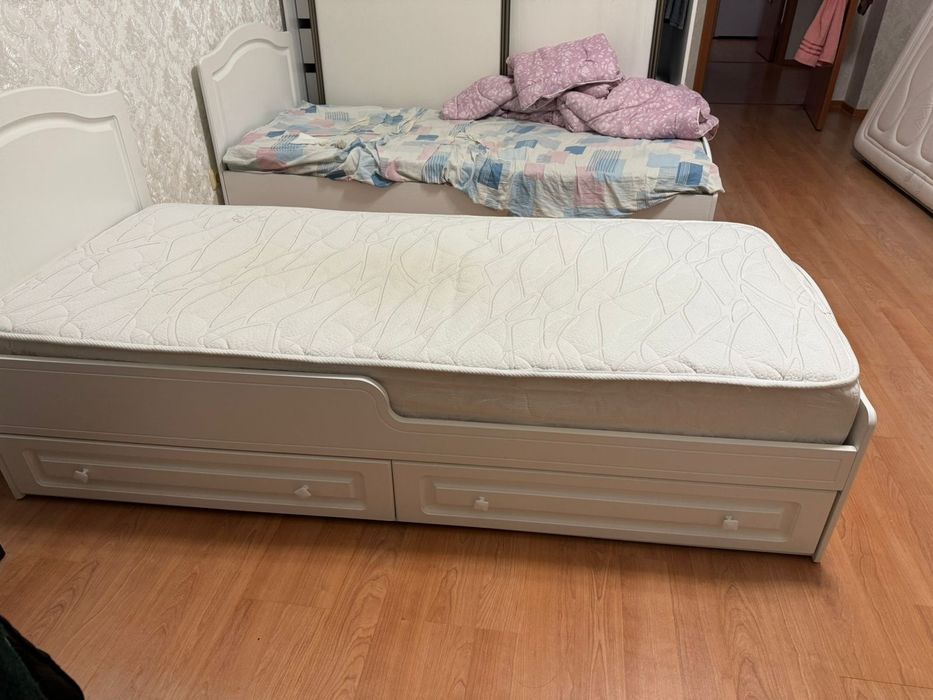 Кровать с матрасом