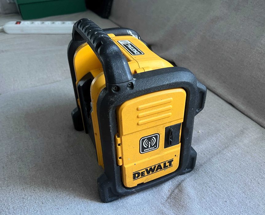 Radio șantier DeWalt Digital DAB FM AUX USB functional doar pe baterie