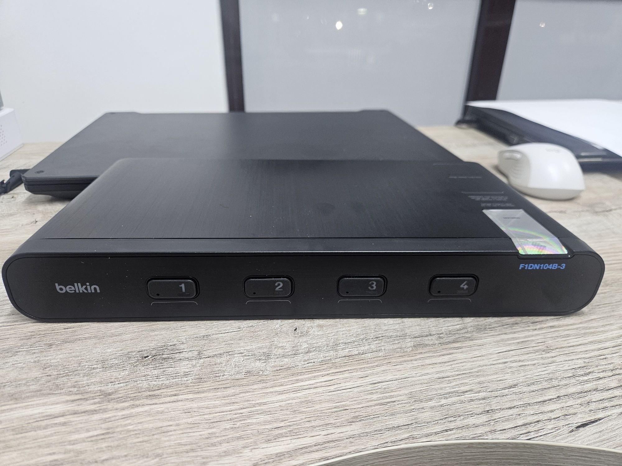 Belkin F1DN104B-3 KVM коммутатор усовершественный