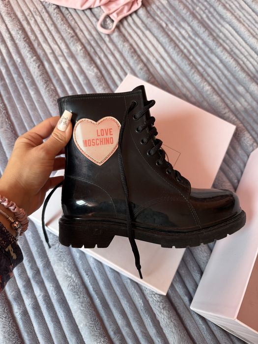 Love moschino боти