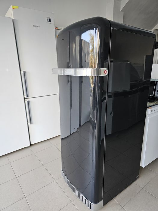 Ретро хладилник с камера KitchenAid