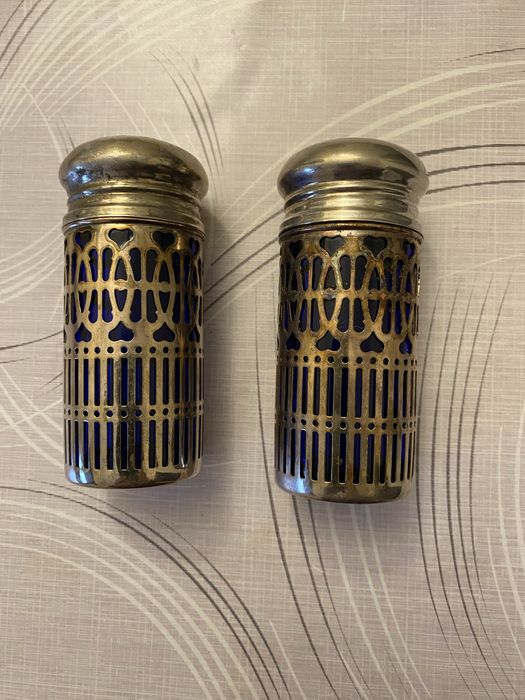 Solnite sare si piper model epoca victoriana