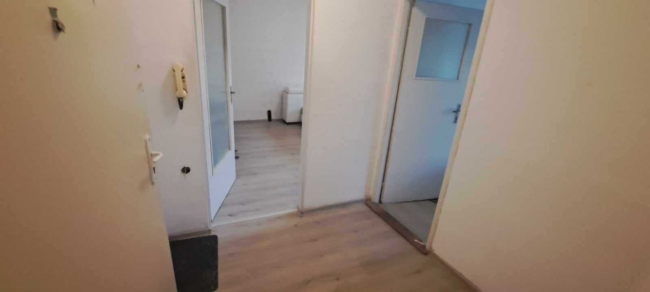 Дава се под наем Едностаен апартамент в Русе, Център - 45 кв.м за 204 € - Снимка #2