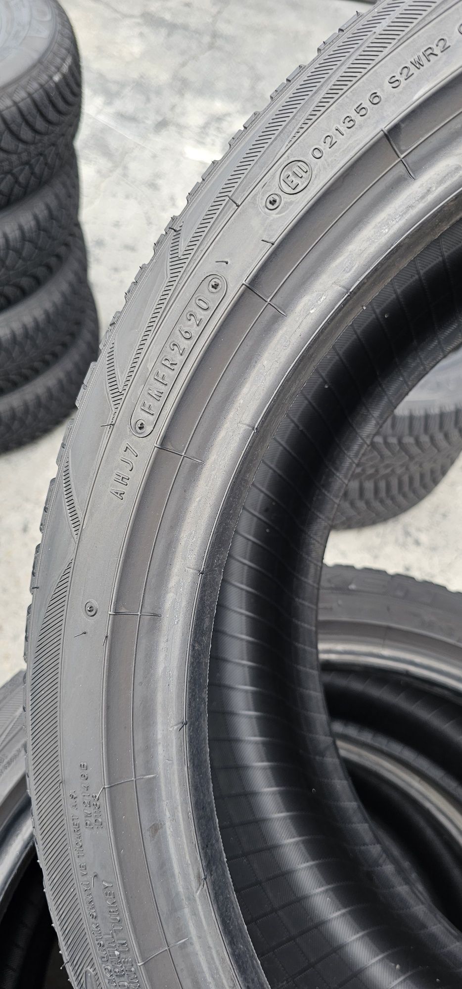 225 45 R 18 Falken iarna