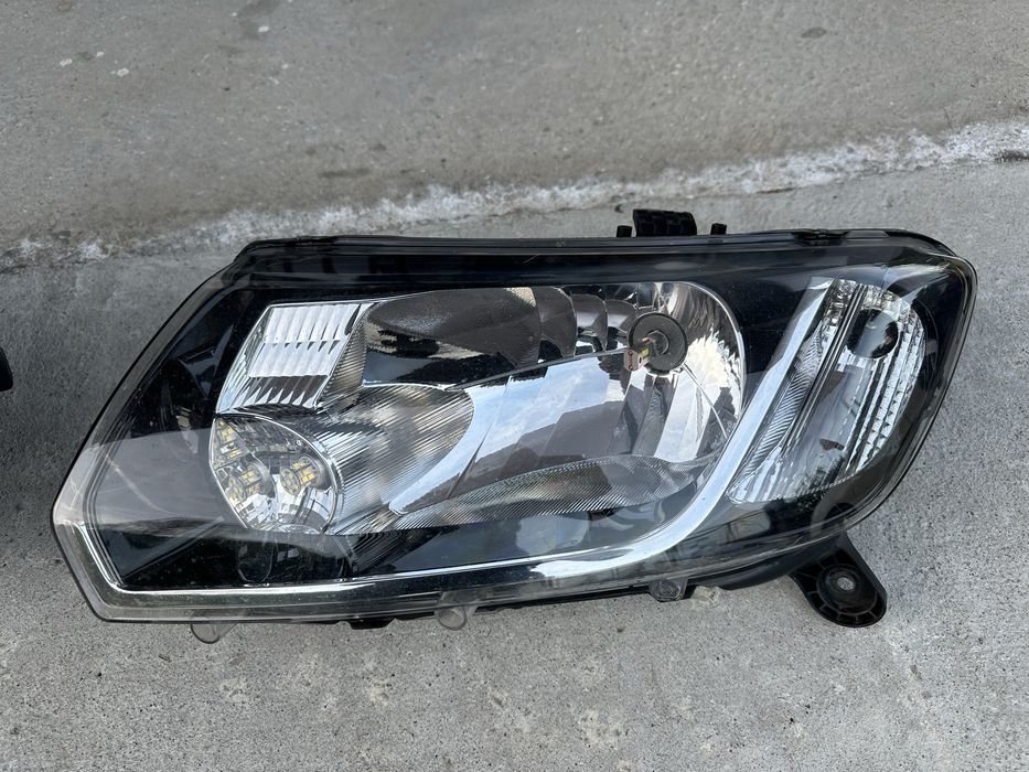 Фарове за Dacia Logan 2
