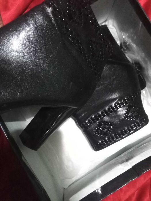 Боти ботуши обувки