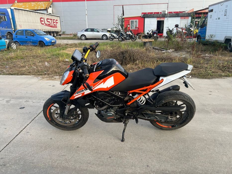 KTM 125 DUKE   A1 se poate conduce de la 16 ani