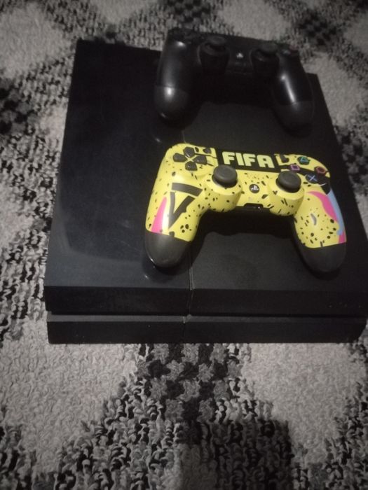 PlayStation 4 сотилади.