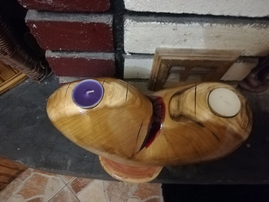 Сърце свещеник от дърво.