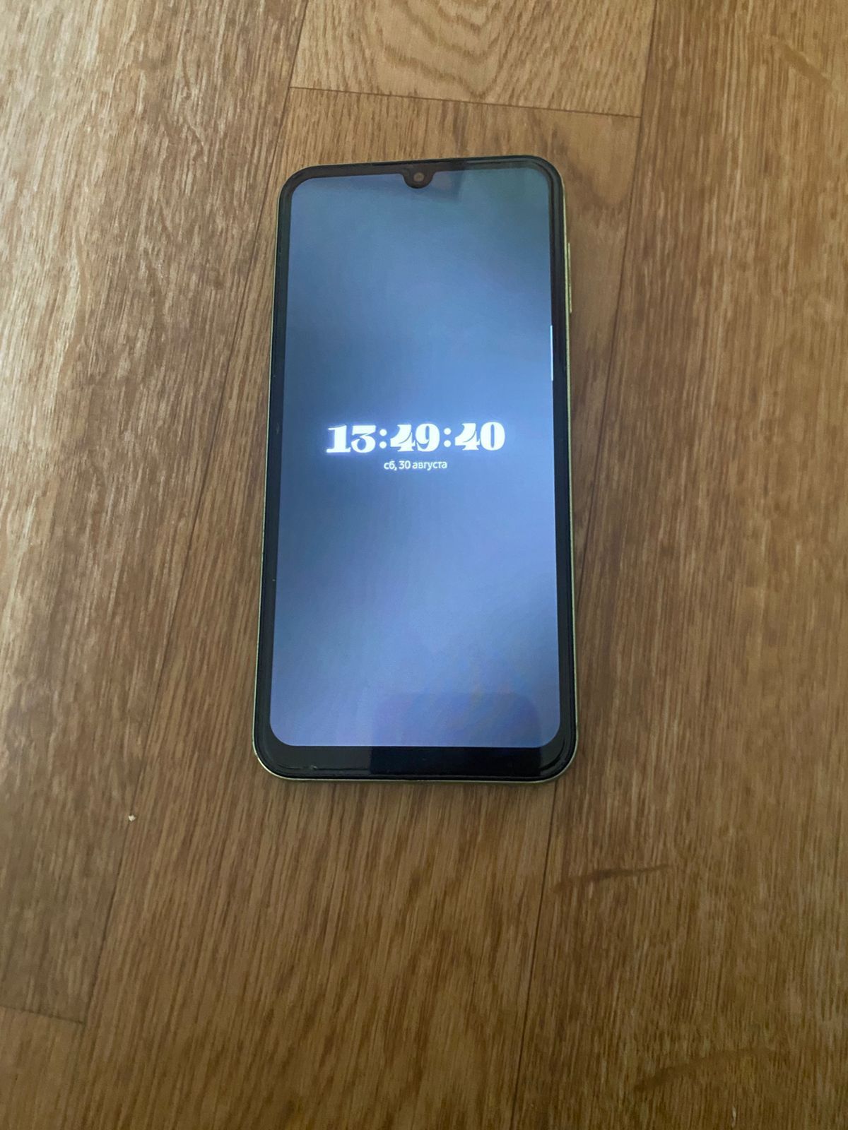 Samsung A24 в лаймовом цвете