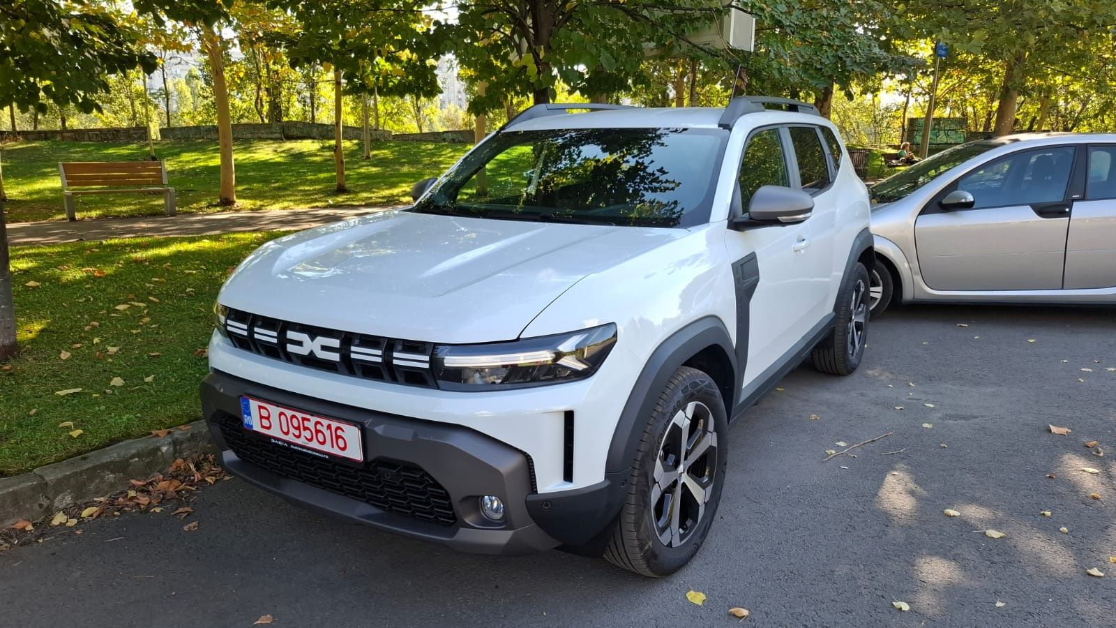 Inchiriere Dacia Duster Rent a car sector 3 și microbuze 8+1
