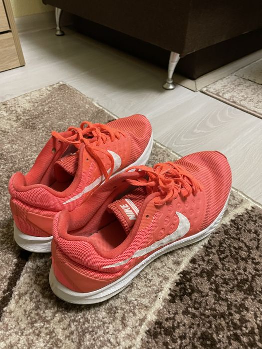 Nike обувки нови