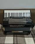 Vând acordeon midi Excelsior Juzisound sau schimb cu Roland Fr7X