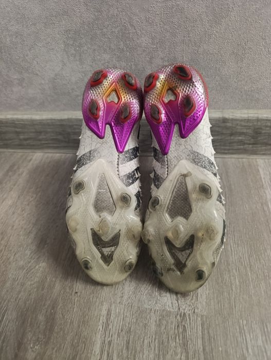 Продаю футбольные бутсы