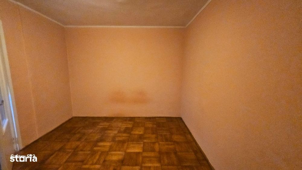 Apartament De Vânzare – 2 Camere, Decomandat, Etaj 4, Zona 1 Decembrie
