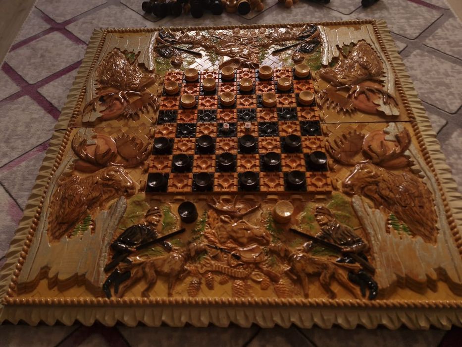 Уникальная резная доска ручной работы ! 3в1: шахматы, шашки и нарды.
С