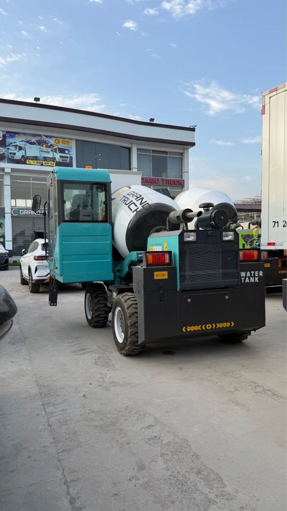 Кармикс, Karmiks ,Carmix JBC beton meshalka 0,8 kub
