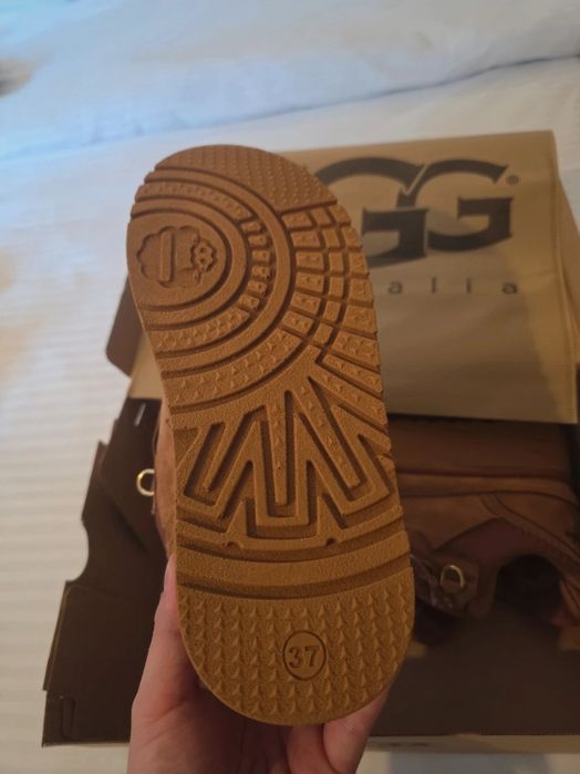 UGG Lowmel , noi in cutie marimi 36-40