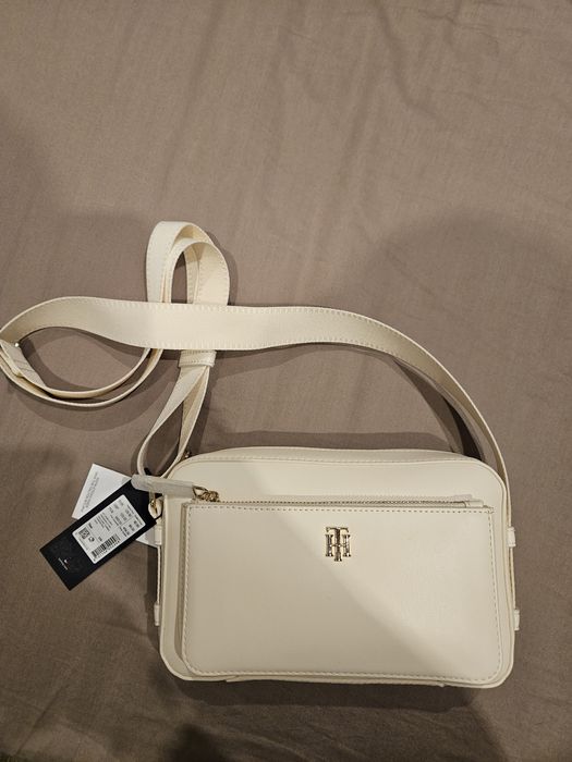 НОВА чанта Tommy Hilfiger