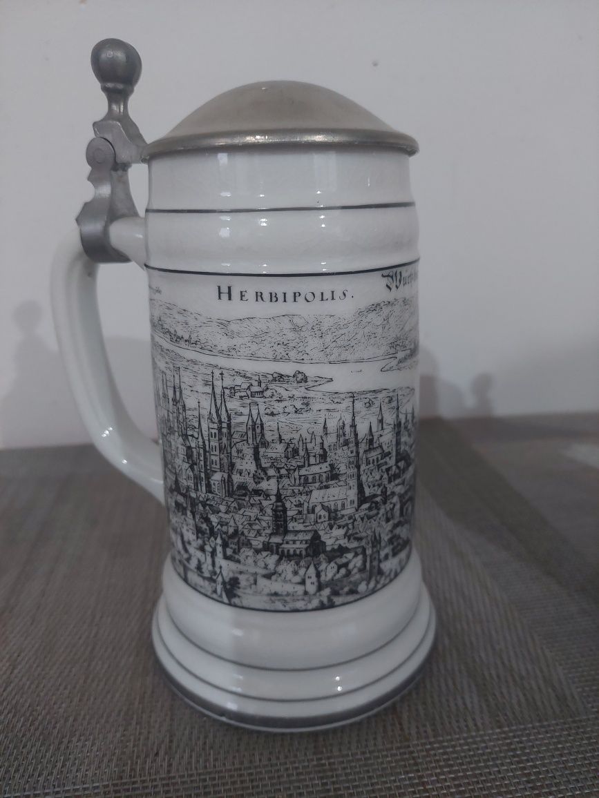 Halba bere din ceramica și capac de zinc