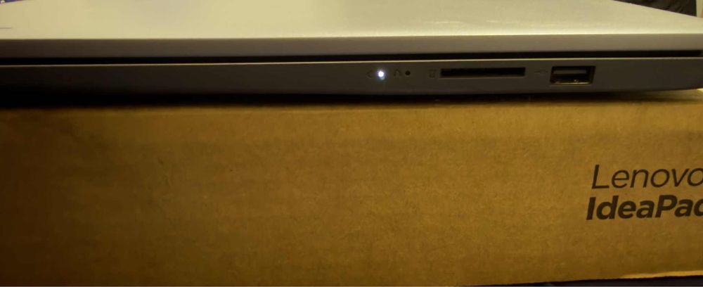 Vând/ Schinb Laptop Lenovo IdeaPad 3 17IAU7 8 GB RAM 512 GB memorie