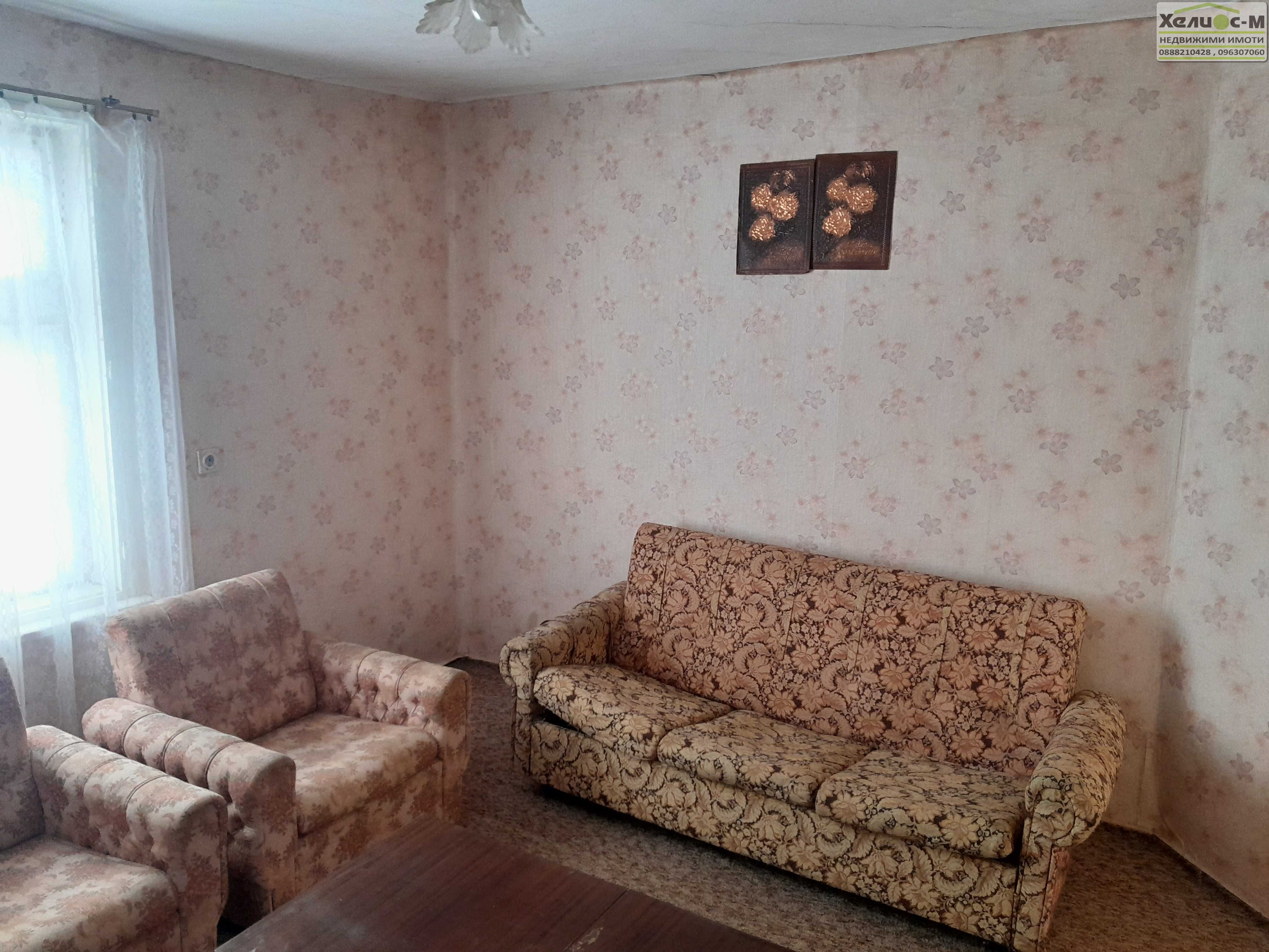 Двуетажна къща с голям двор в гр.Монтана, кв.Кошарник