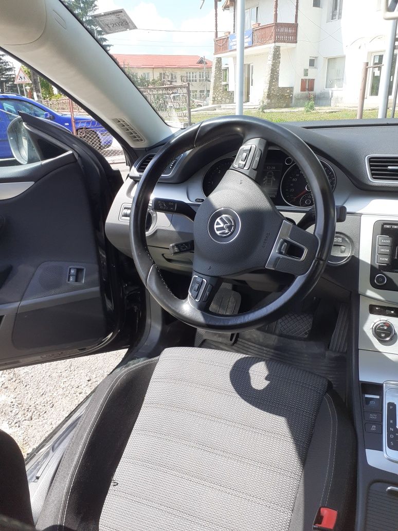 Vând Volkswagen Passat CC