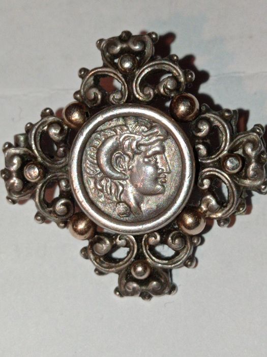 Vând/Schimb broșă veche nemarcată,posibil din argint.