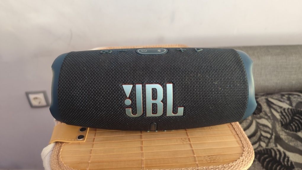 JBL Charge 5   .