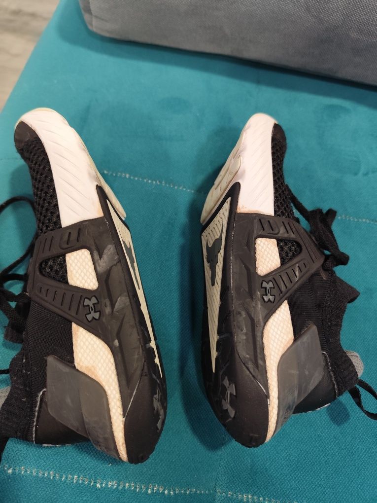 Маратонки Nike Air Zoom и Under Armour