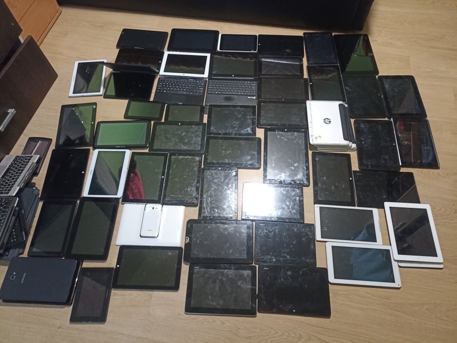 Vând lot de 60 tablete