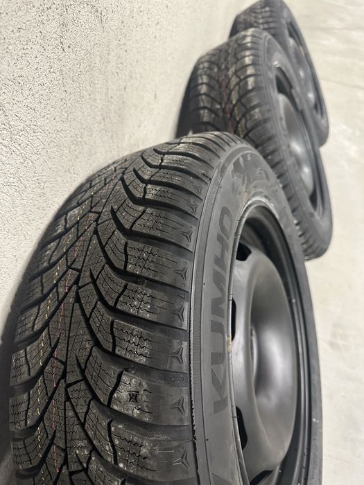 Чисто нови зимни гуми Kumho с джанти 185/65 15