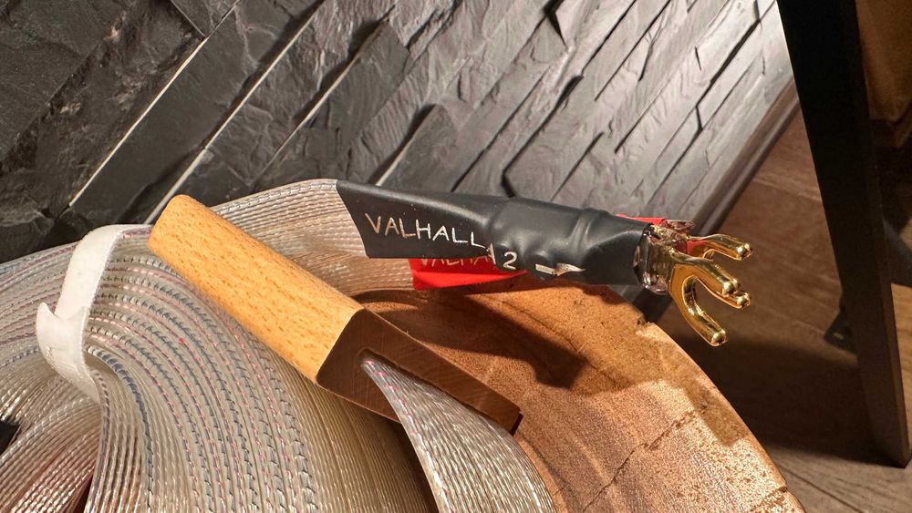 Cablu boxe tip Nordost Valhalla 2 – 2 x 4 m, banana–spadă