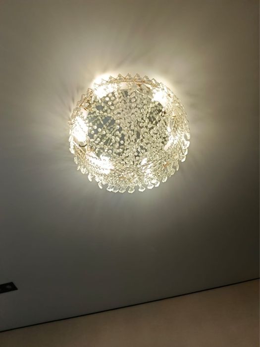 Продам люстру в гостиную