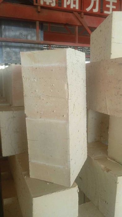 Гишт/gʻisht сотилади(продаются)