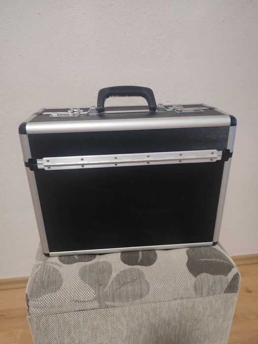 Куфар за инстроменти модели и пултове